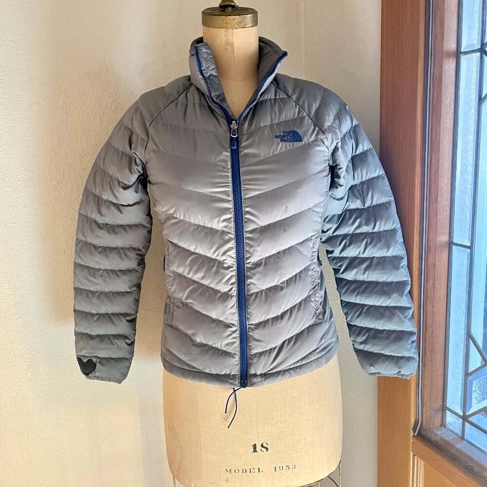 North face Gray bomber jacket size small petite but fits like a small